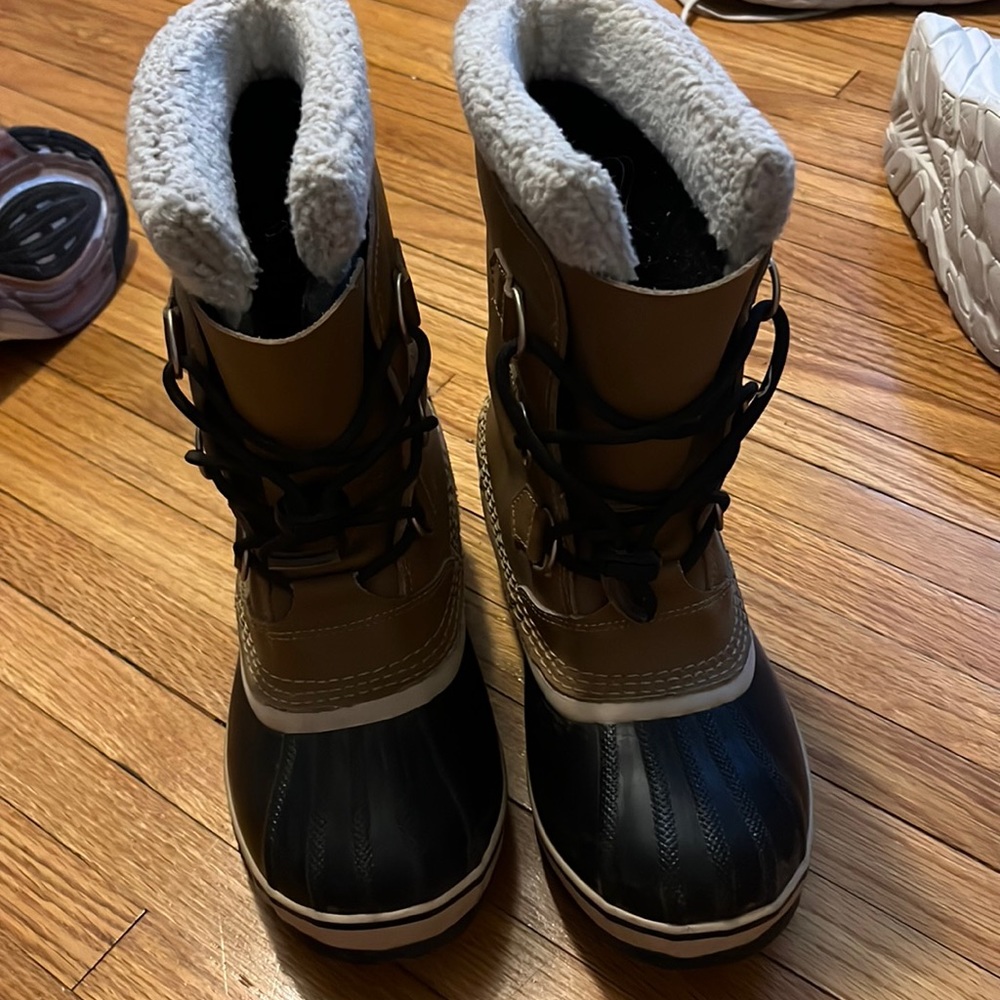 SOREL SNOW BOOTS